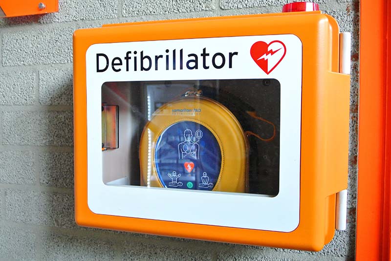 Defibrillator attached to wall